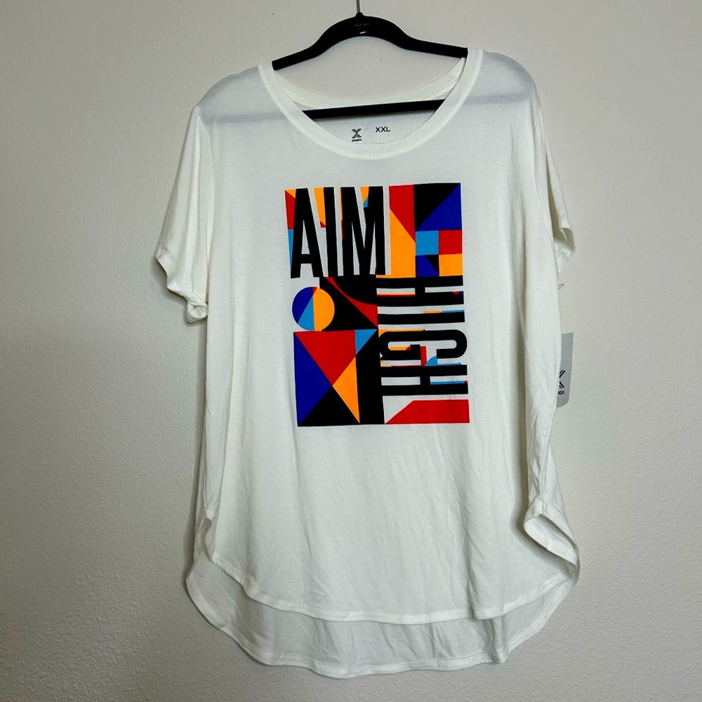 NWT Short Sleeve - XERSION - White tee with Print- ‘Aim High’- Size XXL